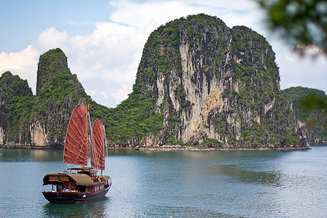 Red Dragon Junk in Halong Bay